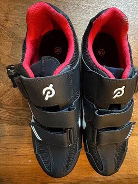 Peloton Shoes - Size 39 cycling sport clip on cleats  size 8.5 usa